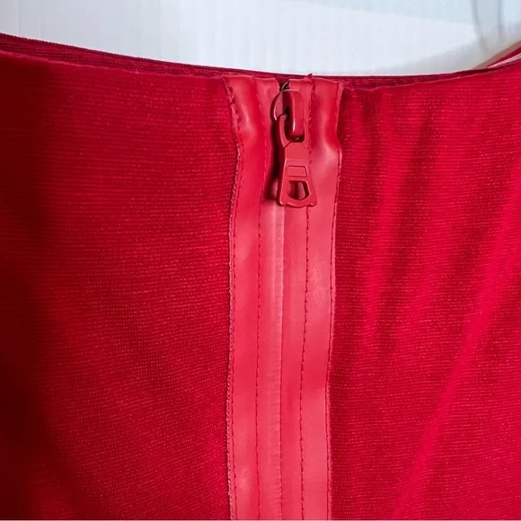 NWOT ALICE + OLIVIA Dorinda Off The Shoulder Fitted Midi Dress. Size 6 - Picture 8 of 11